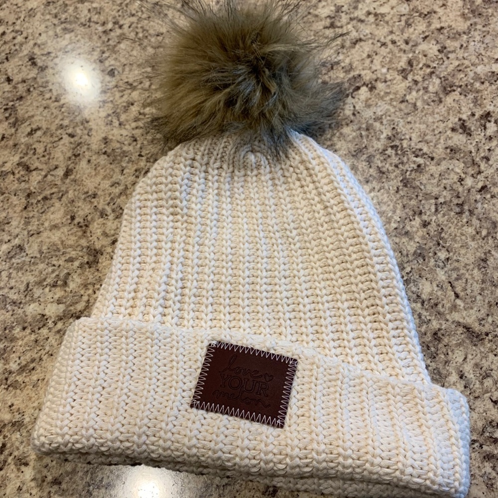 Knit beanie with pom